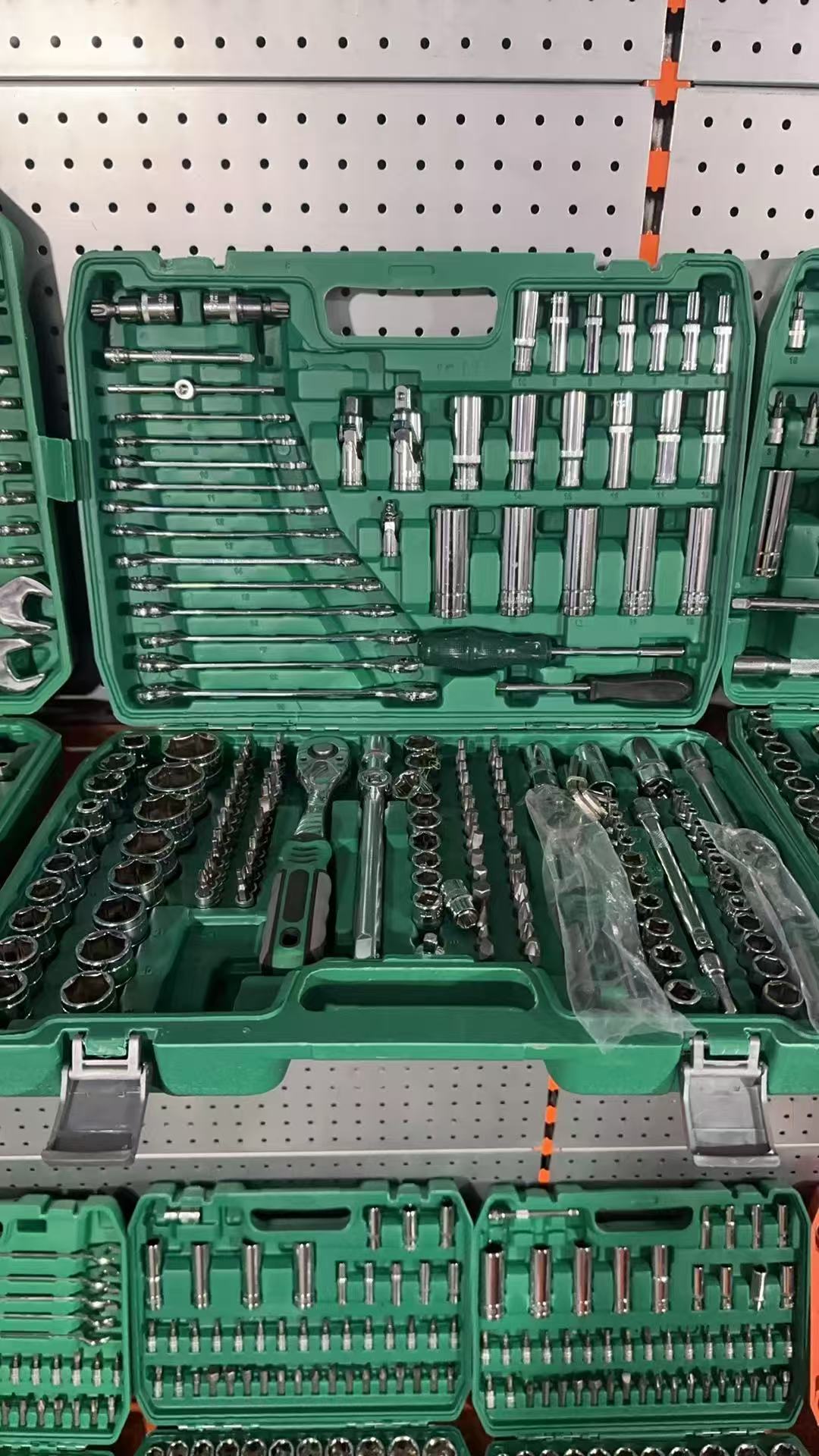 216-częściowy zestaw narzędzi  – Power Tools Garden recenzja i cena