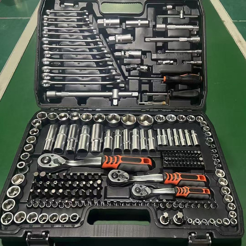 216-częściowy zestaw narzędzi  – Power Tools Garden recenzja i cena